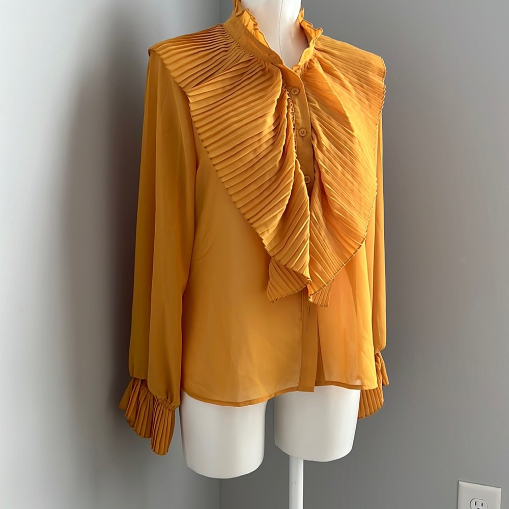 Fashion Nova. Blouse. Size L. Runs small.